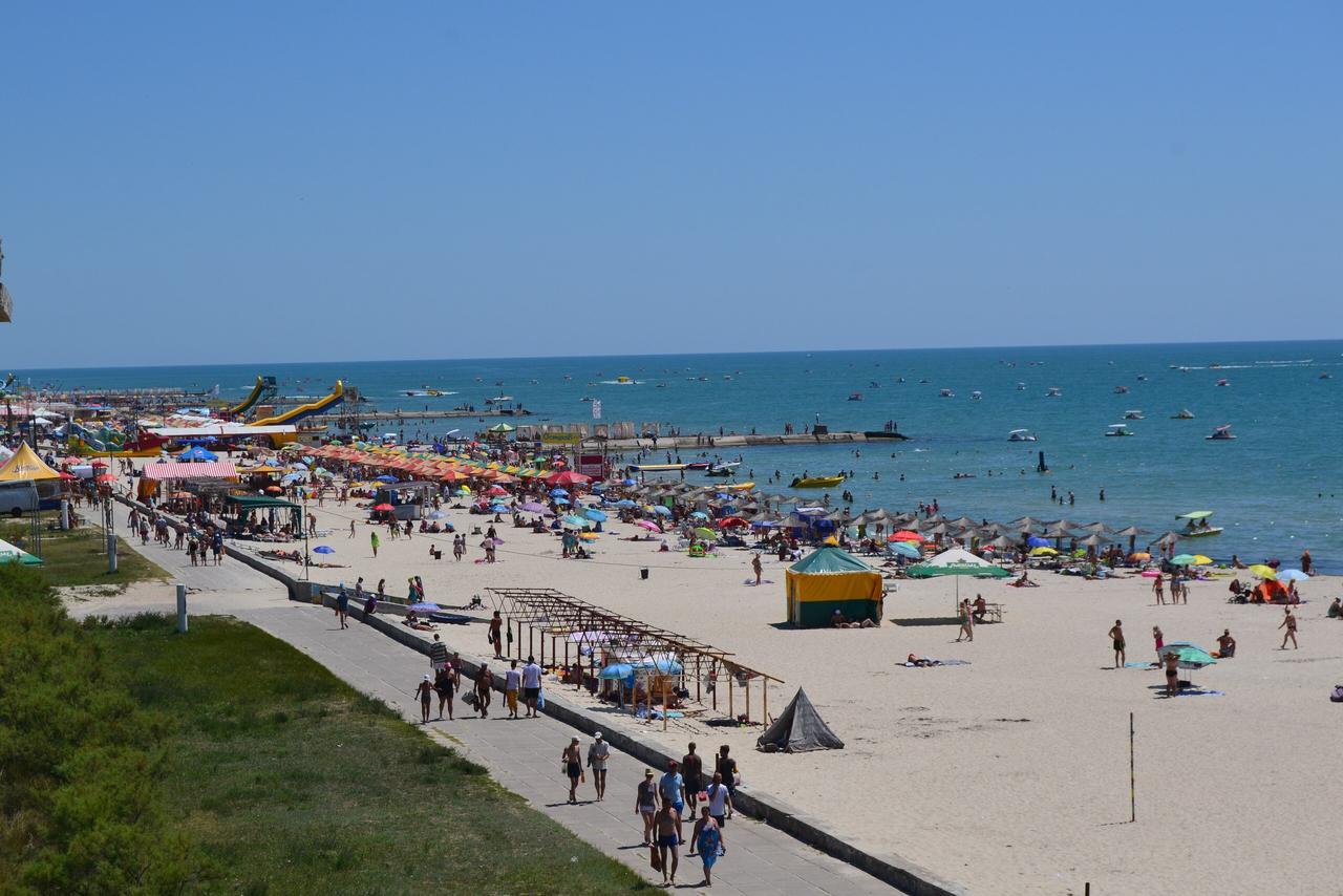 Olimp Hotel Zaliznyi Port Buitenkant foto